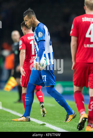 Berlin, Deutschland. Oktober 2017. Herthas DAVIE Selke hält den Ball während des DFB-Pokalspiels zwischen Hertha BSC gegen 1. FC Köln in Berlin, Deutschland, 25. Oktober 2017. Quelle: Annegret Hilse/dpa/Alamy Live News Stockfoto