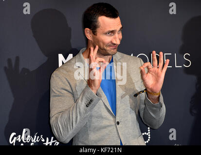 Berlin, Deutschland. Oktober 2017. Boxer Wladimir Klitschko kommt am 26. Oktober 2017 zum New Body Award im Tempodrom in Berlin. Quelle: Britta Pedersen/dpa/Alamy Live News Stockfoto