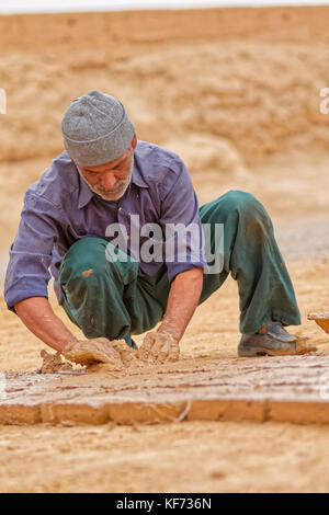 Clayman Ziegel machen Stockfoto