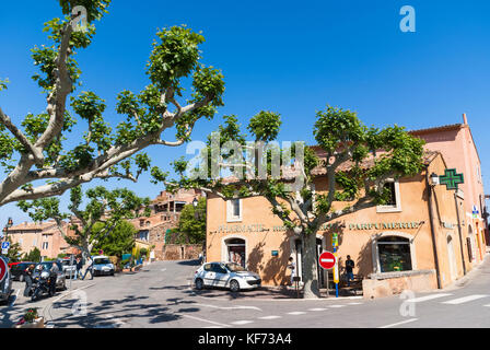 Apotheke im Dorf Roussillon, Luberon, Vaucluse, Provence-Alpes-Côte d'Azur, Frankreich Stockfoto