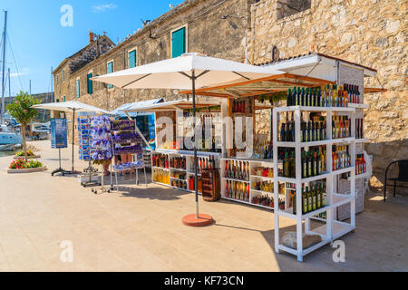 PRIMOSTEN, KROATIEN - Sep 5, 2017: Markt steht mit lokalen handgefertigte Souvenirs in Sibenik, Dalmatien, Kroatien. Stockfoto