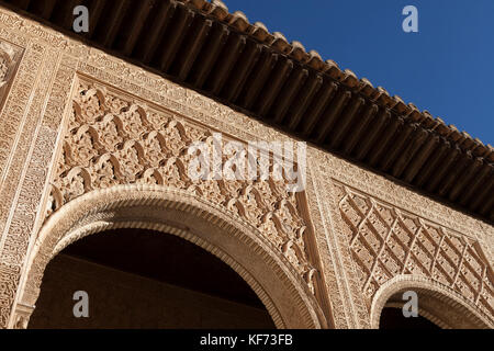 Granada, Spanien: Alhambra Palast und Festung. Arabeske Details des Palastes Comares im Palacio Nazaríes. Stockfoto