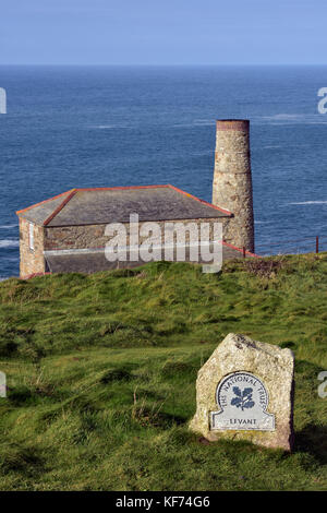 Die Levante Zinnmine Motor Häuser und bleibt in botallack der Lizard Halbinsel im West Cornwall in der Nähe von Lands End an der Nordküste. Stockfoto