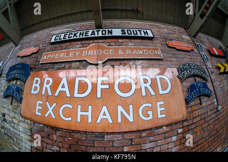 Alte Eisenbahn Zeichen und Thornton Station anmelden Industrial Museum in Bradford, West Yorkshire, England, Großbritannien Stockfoto