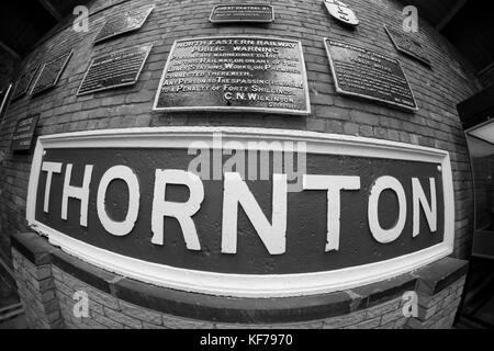 Alte Eisenbahn Zeichen und Thornton Station anmelden Industrial Museum in Bradford, West Yorkshire, England, Großbritannien Stockfoto