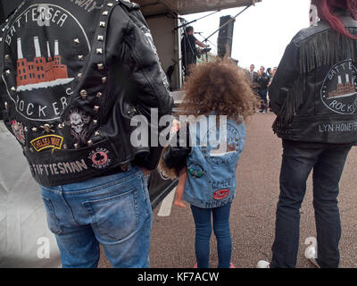 Eine Familie von Wippen bei einer Kundgebung in Brighton Stockfoto