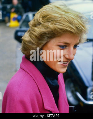 Die Prinzessin von Wales, Prinzessin Diana, besucht das Relate Marriage Guidance Centre in Barnett, North London, 29. November 1988 Stockfoto