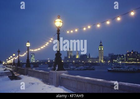 Schneefall im Palast von Westminster, London, England, Großbritannien Stockfoto