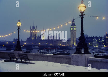 Schneefall im Palast von Westminster, London, England, Großbritannien Stockfoto