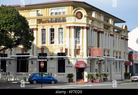 Das County Hotel, ein Gebäude im Art-Deco-Stil in Napier, Neuseeland. Die Stadt wurde im Art Deco Stil nach dem verheerenden Erdbeben wieder aufgebaut. Stockfoto