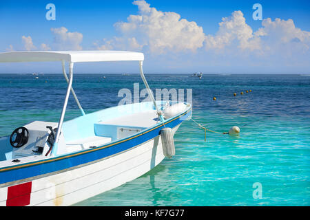 Puerto Morelos Beach Boat in Mayan Riviera Maya Mexiko Stockfoto
