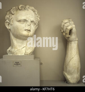 Domitian (51-96 N.chr.). Römischer Kaiser von 81-96. Flavische Dynastie. Teile von einem monumentalen Statue. Museum Ephesus. der Türkei. Stockfoto