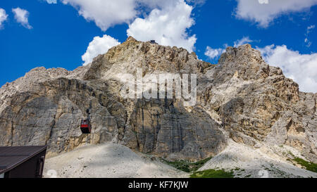 Seilbahn bis auf lagazuoi Zuflucht von Falzarego Pass, Dolomiten Stockfoto