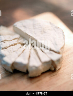 USA, Kalifornien, Sebastopol, ein Scheiben-Rad von Redwood Hill Ziegenkäse auf der Redwood Hill Farm and Creamery Stockfoto
