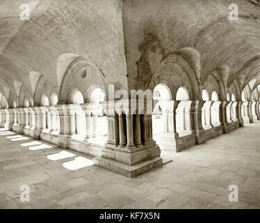 Frankreich, Burgund, leeren Flur, Abbaye de Fontenay, marmagne (b&w) Stockfoto