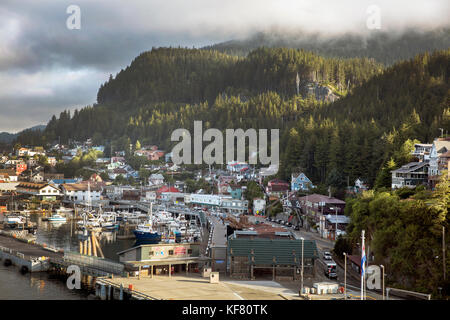 Usa, Alaska, Ketchikan, Blick auf die Stadt befindet sich direkt vor dem Hafen von Ketchikan Stockfoto