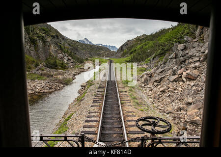 Usa, Alaska, Sitka, sceanic Ansichten von an Bord der White Pass & Yukon Route Railroad, die 450 Tonnen Sprengstoff und Zehntausende von thosands der Männer zu b nahm Stockfoto