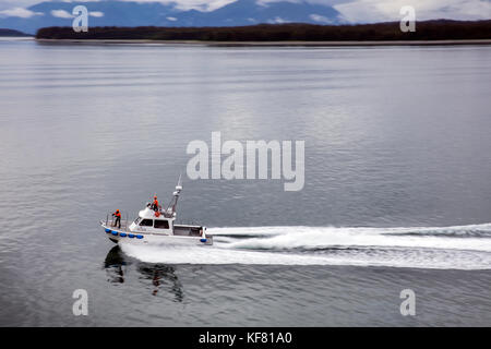 Usa, Alaska, Glacier Bay, Naturforscher das Schiff verlassen, ms Oosterdam Stockfoto