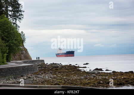 Kanada, Vancouver, British Columbia, Wanderer, Biker und Läufer erhalten Übung auf dem Weg rund um den Stanley Park, Prospect Point und das Burrard Inlet Stockfoto