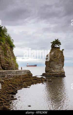 Kanada, Vancouver, British Columbia, Wanderer, Biker und Läufer erhalten Übung auf dem Weg rund um den Stanley Park, Prospect Point und das Burrard Inlet Stockfoto