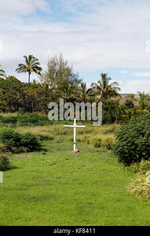 Easter Island, Chile, Isla de Pascua, Rapa Nui, ein Kreuz markiert den Rand der Stadt Hanga Roa Stockfoto