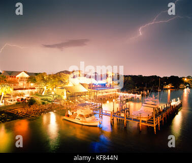 Usa, Florida, der Kühlergrill im Riverview Restaurant mit Blitz, New Smyrna Beach Stockfoto