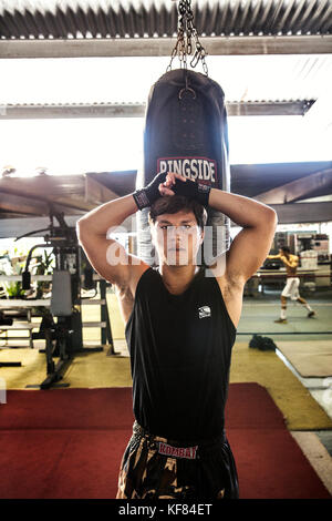 Usa, Oahu, Hawaii, Portrait von Mma Mixed Martial Arts Ultimate Fighter Lowen tynanes bei seinem Training Gym in Honolulu. Stockfoto