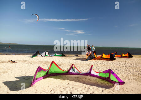 Mauritius, das Kite surfen Szene an der Basis der le Mourne Mountain, le mourne Halbinsel Stockfoto