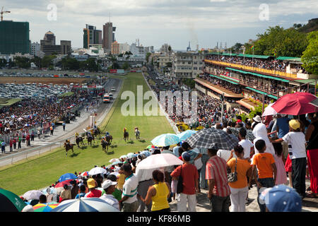 Mauritius; Port Louis; eine internationale Pferderennen zieht Tausende an Champ de Mars Rennen natürlich; internationale Jockey Tag Stockfoto