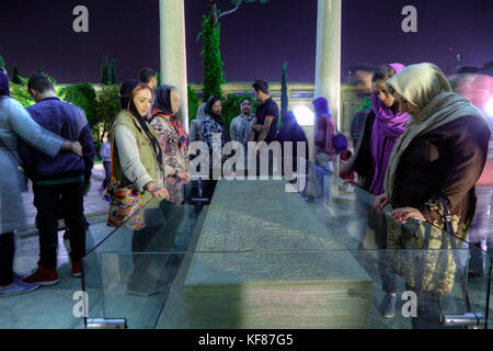 Shiraz, Iran - 19. April 2017: Besuch Mausoleum von Hafez, der persische Dichter in Shiraz. Stockfoto