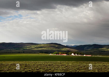 Usa, Wyoming, Lager, Big Creek Ranch ist beleuchtet mit Morgenlicht Stockfoto