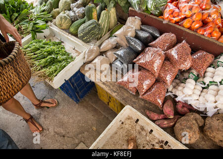 Belize, Punta Gorda, Toledo, Gäste Belcampo Belize Lodge übernachten und Jungle Farm auf dem lokalen Markt in Punta Gorda klicken Sie frisches Gemüse zu erhalten Stockfoto