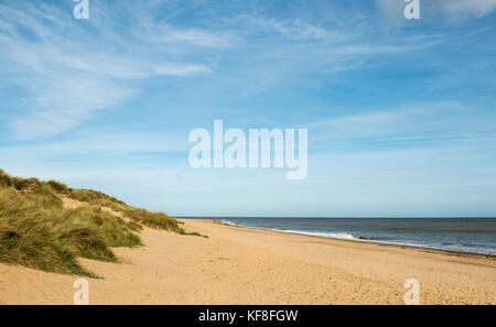 Strand und Dünen bei Winterton auf Meer Norfolk, England Stockfoto