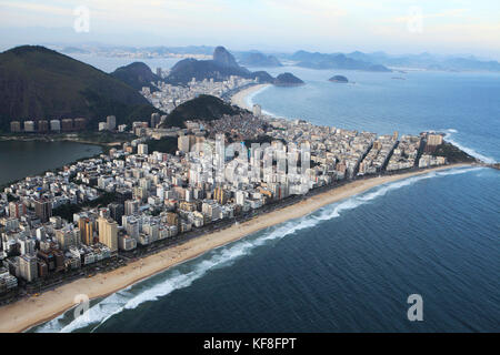 Brasilien, Rio de Janiero, ein Ariel Blick auf Ipanema Strand liegt zwischen Leblon und arpoador Stockfoto