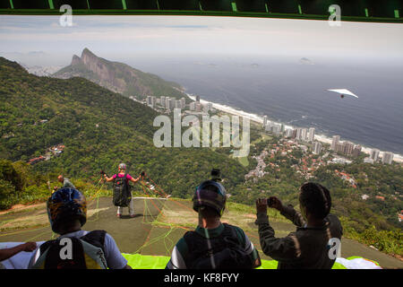 Brasilien, Rio de Janiero, hangliding Pedra da gavea, conrado Beach nach Sao Stockfoto