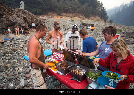 Usa, Oregon, wild und Scenic Rogue River in den Medford Bezirk, Camping Campingplatz am Horseshoe Bend Stockfoto