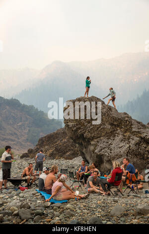 Usa, Oregon, wild und Scenic Rogue River in den Medford Bezirk, Camping Campingplatz am Horseshoe Bend Stockfoto