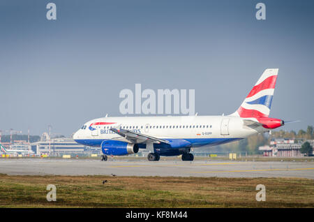 Mailand Linate Italien - 25.Oktober 2017: Ein British Airways Airbus A320-200 rollens am Flughafen Mailand Linate wahrscheinlich in Richtung London Flughäfen einschließlich Hea Stockfoto