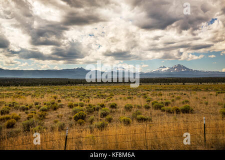 Usa, Oregon, Schwestern, Ansicht der Schwestern Berge von Hwy 20 südlich von Schwestern, Sie sind Teil der Cascade Range in Oregon Stockfoto