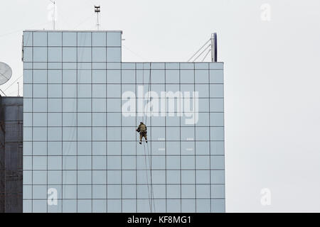 High-altitude Arbeiten an hohen Gebäuden Wolkenkratzer Stockfoto