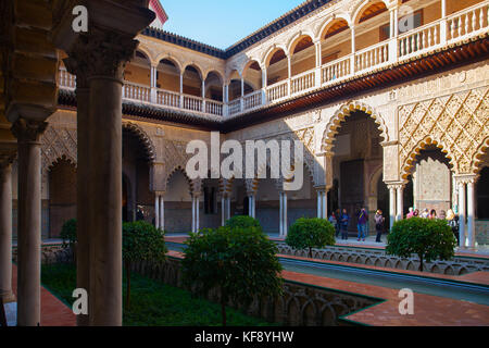 Sevilla, Spanien - November 18,2016: Real Alcazar in Sevilla. Gärten des Alcazar von Sevilla ist ein königlicher Palast in Sevilla, Spanien, ursprünglich von entwickelt Stockfoto