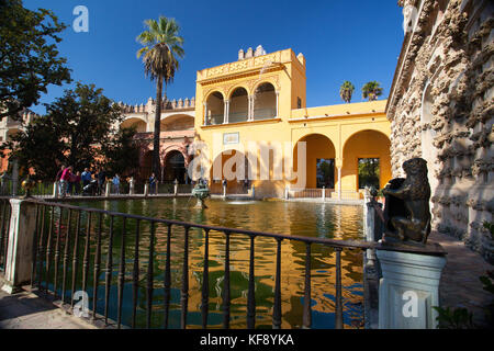 Sevilla, Spanien - November 18,2016: Real Alcazar in Sevilla. Gärten des Alcazar von Sevilla ist ein königlicher Palast in Sevilla, Spanien, ursprünglich von entwickelt Stockfoto