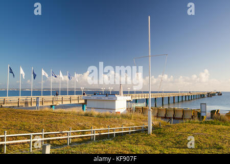 Insel Rügen, Deutschland: September 26,2015: Morgen auf der Seebrücke in Binz, Insel Rügen, Deutschland. Binz ist das größte Seebad auf der Insel Stockfoto