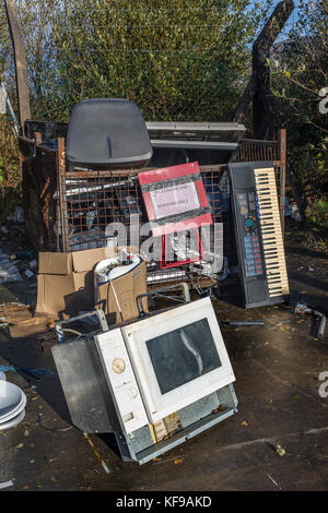 Beschädigung der elektrischen und Weiße Ware im Recycling Center, Irland Stockfoto