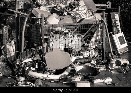 Beschädigung der elektrischen und Weiße Ware im Recycling Center, Irland Stockfoto