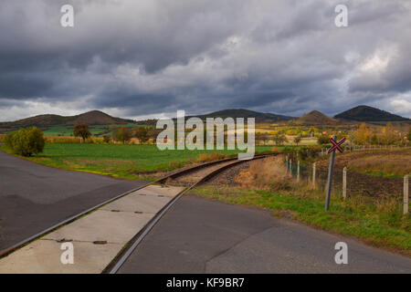 Einzelne Bahn in Rana, Mittelböhmische Hochland, Tschechische Republik Stockfoto