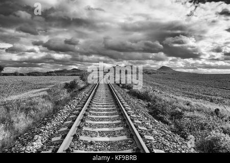 Einzelne Bahn in Rana, Mittelböhmische Hochland, Tschechische Republik Stockfoto