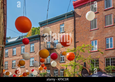 Farbigen Dekorationen auf der Straße, Quebec, Kanada Stockfoto