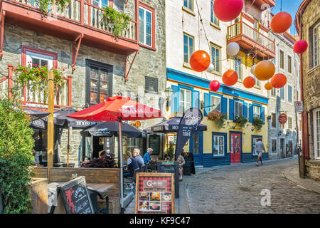 Farbigen Dekorationen auf der Straße, Quebec, Kanada Stockfoto