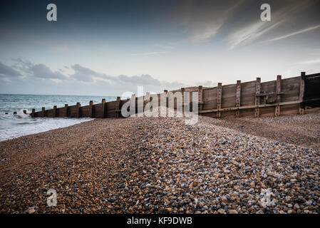 Norman's Bay Strand bei Sonnenuntergang, in der Nähe von Eastbourne, Großbritannien. Stockfoto